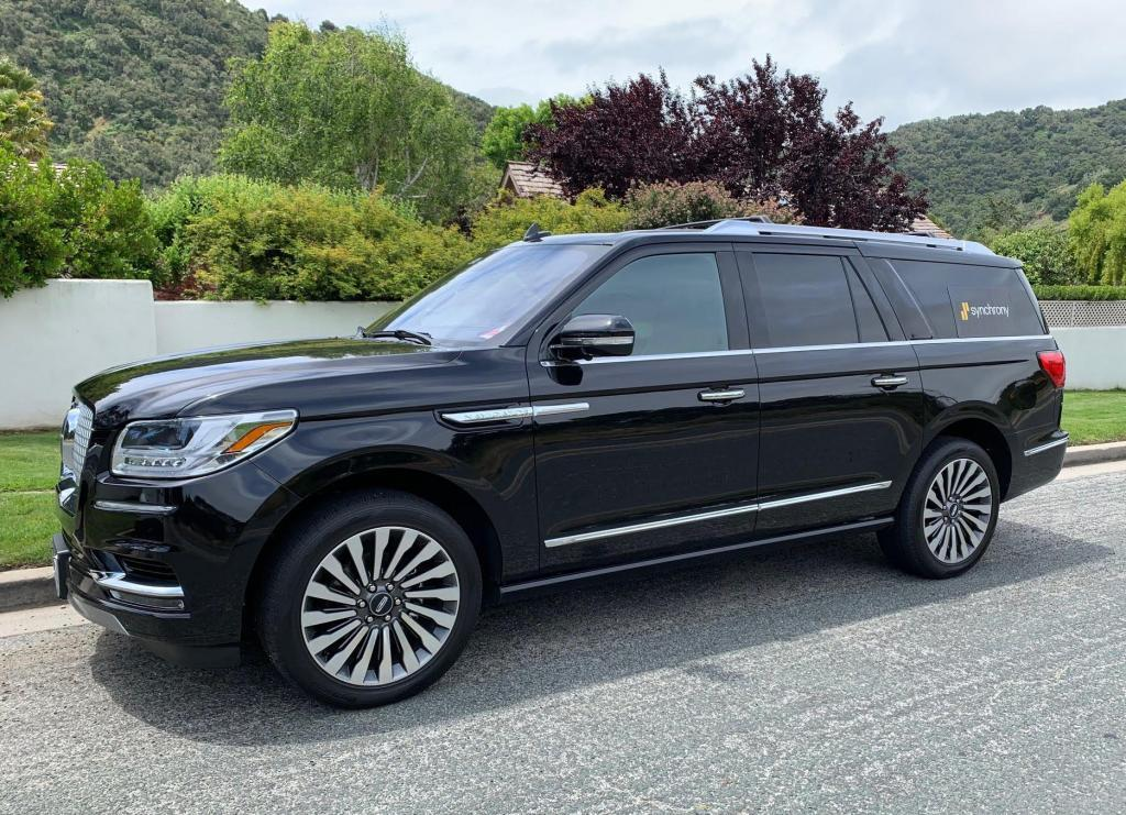 Side-view of a Lincoln Navigator