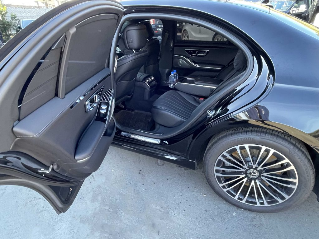 A side-view of Mercedes S550