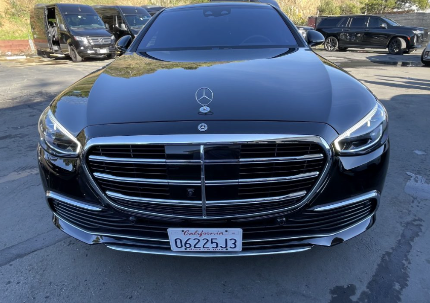 Front view of one of the luxury limos at Limo SF VIP