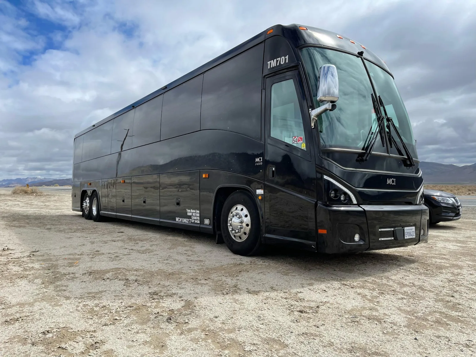 Black MCI motorcoach for an SFO airport group transfer